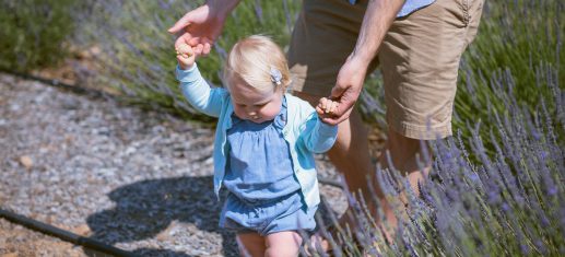 Nauka chodzenia. Szelki do nauki chodzenia